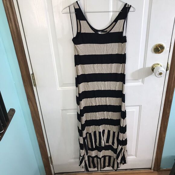 dress kensie xs black and cream front is shorter - Picture 2 of 5